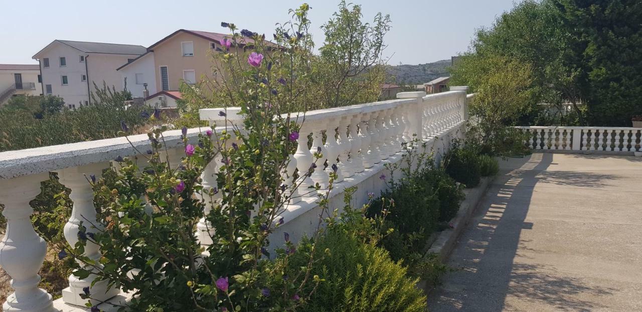 Apartmani Gabi Чезарица Экстерьер фото